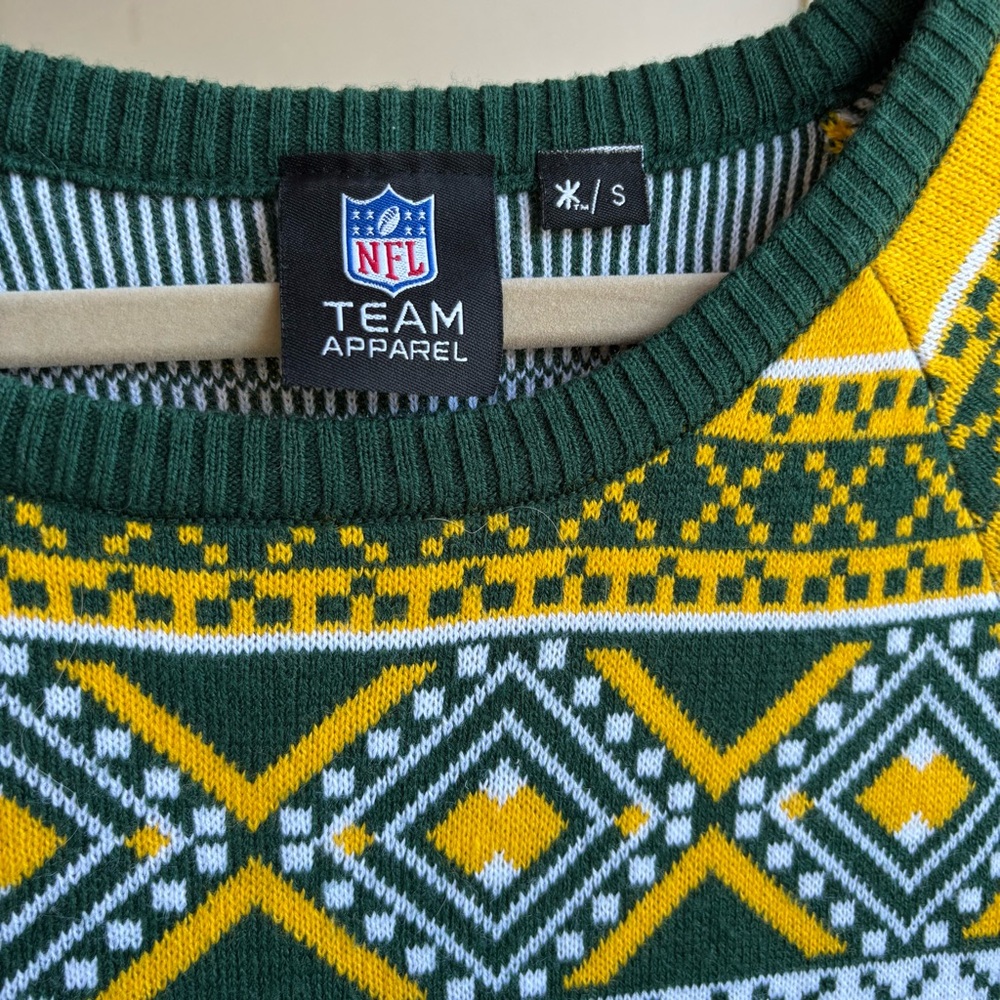 NFL Team Apparel Green and Yellow Sweater - Picture 3 of 3